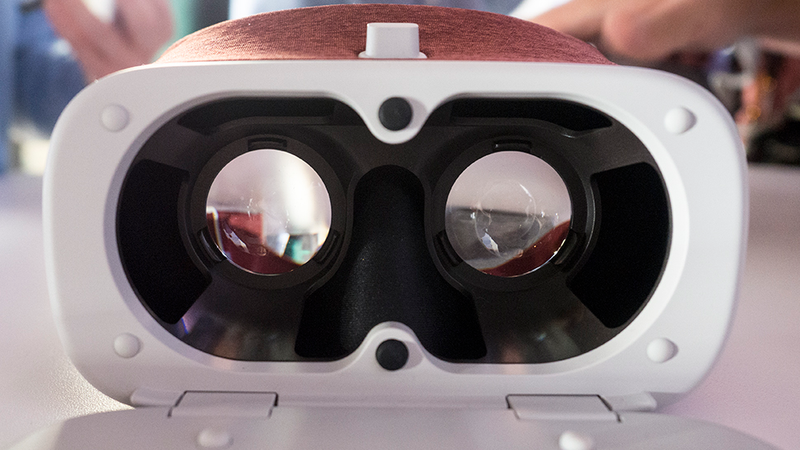Illustration for article titled Probamos Google Daydream: la realidad virtual, mejor en el salón de casa